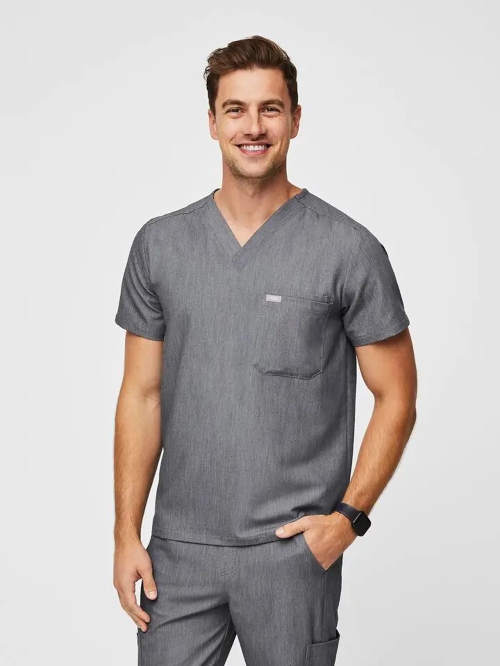 NWT FIGS Men’s Graphite Gray Leon Three-Pocket Scrub Top Size XL